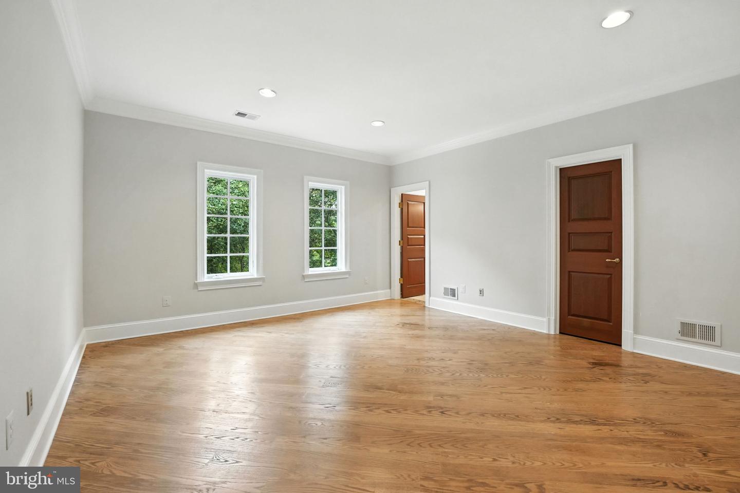688 ROSSMORE CT., GREAT FALLS, Virginia 22066, 5 Bedrooms Bedrooms, ,6 BathroomsBathrooms,Residential,For sale,688 ROSSMORE CT.,VAFX2209652 MLS # VAFX2209652