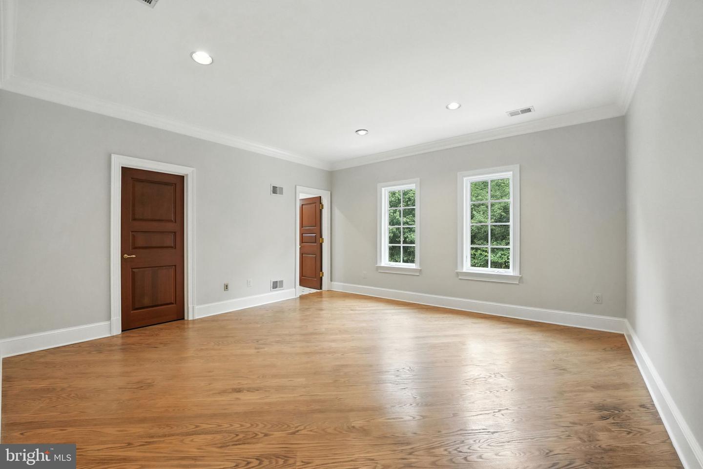 688 ROSSMORE CT., GREAT FALLS, Virginia 22066, 5 Bedrooms Bedrooms, ,6 BathroomsBathrooms,Residential,For sale,688 ROSSMORE CT.,VAFX2209652 MLS # VAFX2209652