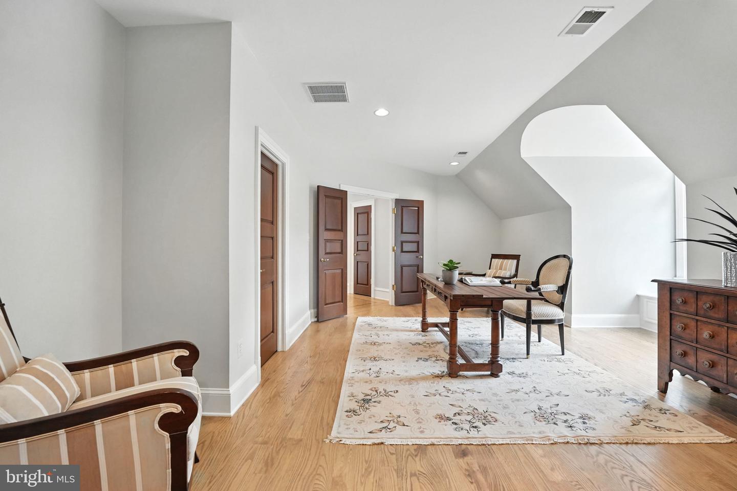 688 ROSSMORE CT., GREAT FALLS, Virginia 22066, 5 Bedrooms Bedrooms, ,6 BathroomsBathrooms,Residential,For sale,688 ROSSMORE CT.,VAFX2209652 MLS # VAFX2209652