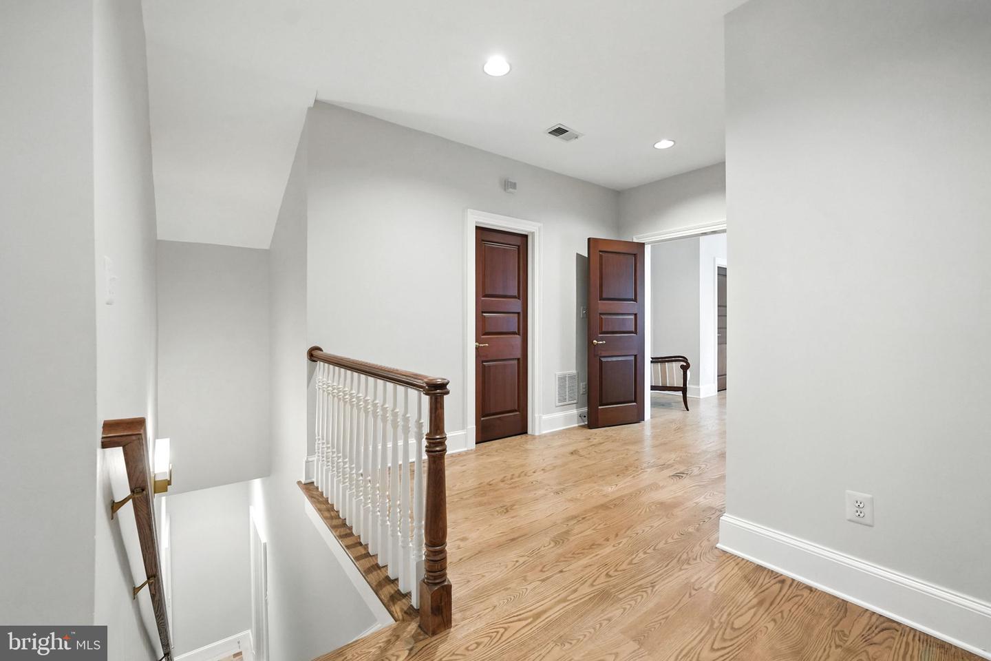688 ROSSMORE CT., GREAT FALLS, Virginia 22066, 5 Bedrooms Bedrooms, ,6 BathroomsBathrooms,Residential,For sale,688 ROSSMORE CT.,VAFX2209652 MLS # VAFX2209652