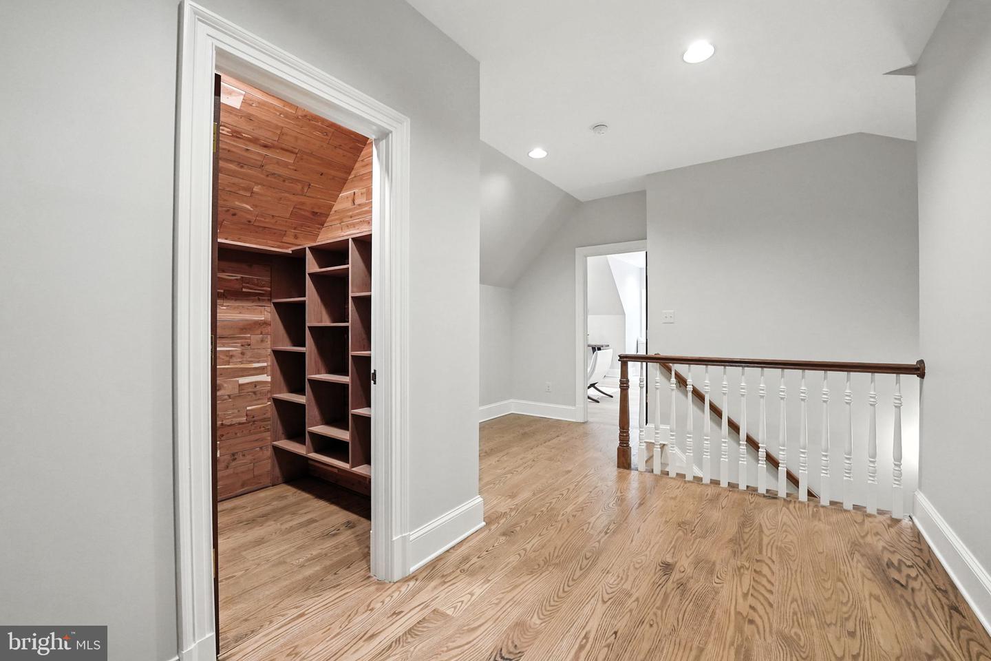 688 ROSSMORE CT., GREAT FALLS, Virginia 22066, 5 Bedrooms Bedrooms, ,6 BathroomsBathrooms,Residential,For sale,688 ROSSMORE CT.,VAFX2209652 MLS # VAFX2209652