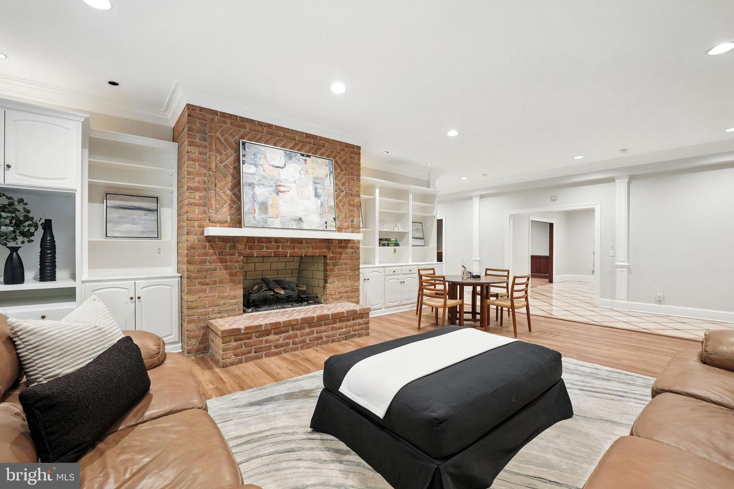 688 ROSSMORE CT., GREAT FALLS, Virginia 22066, 5 Bedrooms Bedrooms, ,6 BathroomsBathrooms,Residential,For sale,688 ROSSMORE CT.,VAFX2209652 MLS # VAFX2209652