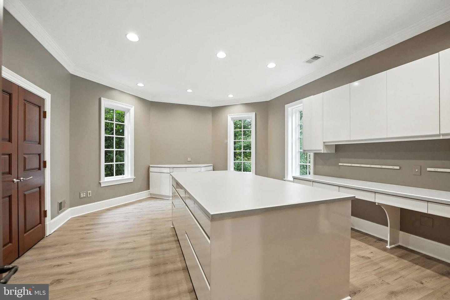 688 ROSSMORE CT., GREAT FALLS, Virginia 22066, 5 Bedrooms Bedrooms, ,6 BathroomsBathrooms,Residential,For sale,688 ROSSMORE CT.,VAFX2209652 MLS # VAFX2209652