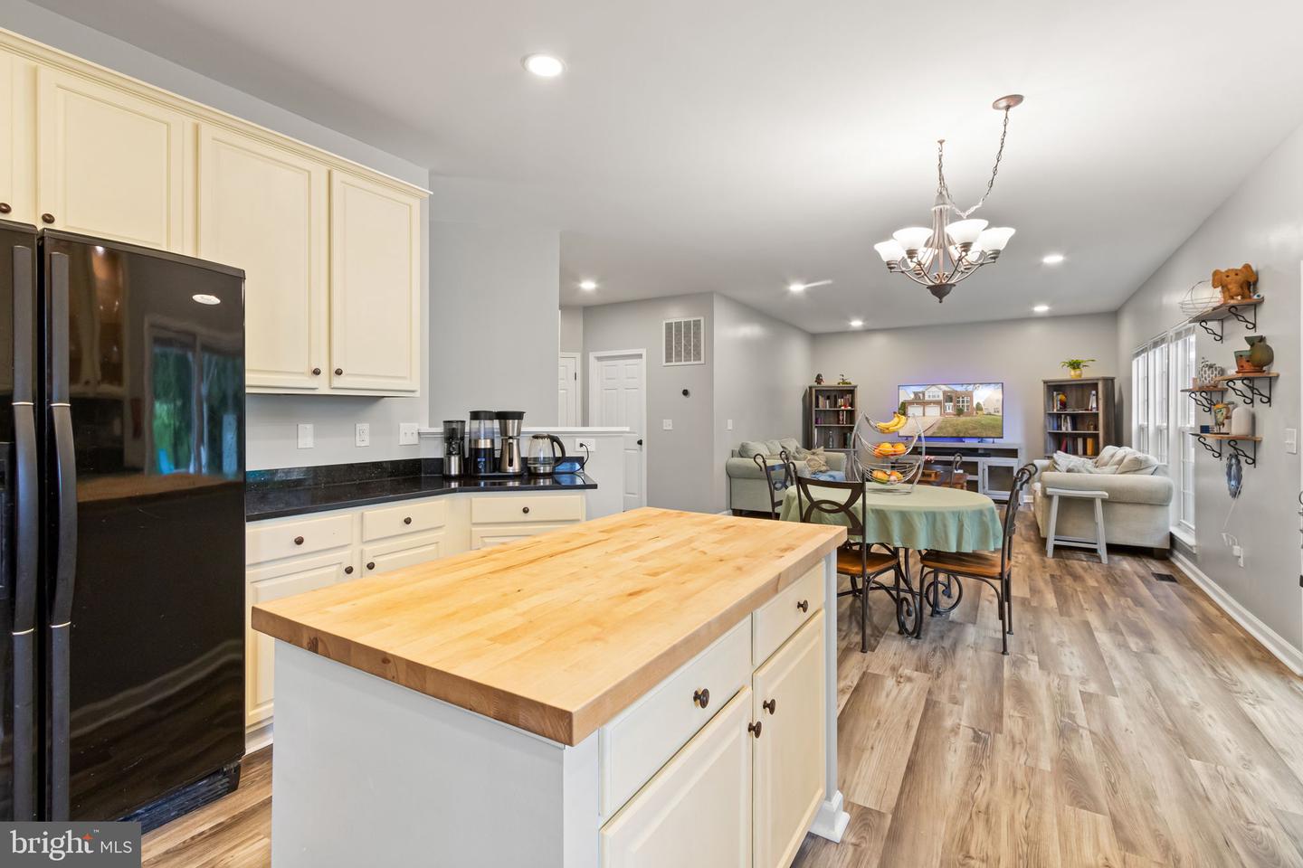 74 NEWBURY DR, STAFFORD, Virginia 22556, 4 Bedrooms Bedrooms, ,2 BathroomsBathrooms,Residential,For sale,74 NEWBURY DR,VAST2038802 MLS # VAST2038802