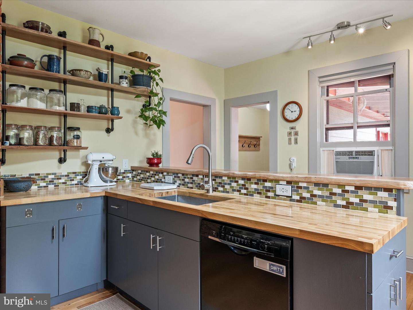 325 S CHURCH ST, BERRYVILLE, Virginia 22611, 5 Bedrooms Bedrooms, ,3 BathroomsBathrooms,Residential,For sale,325 S CHURCH ST,VACL2005984 MLS # VACL2005984