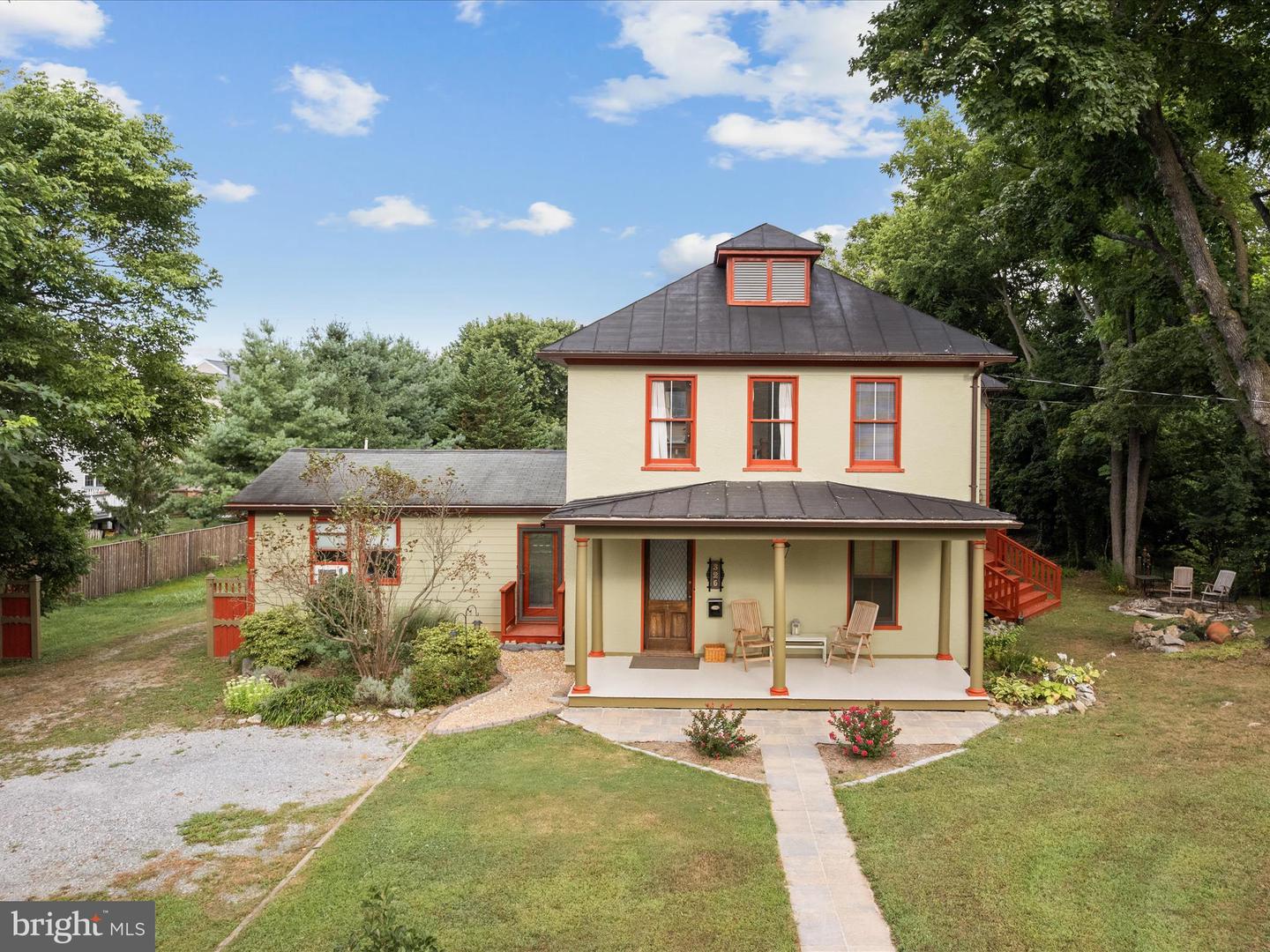 325 S CHURCH ST, BERRYVILLE, Virginia 22611, 5 Bedrooms Bedrooms, ,3 BathroomsBathrooms,Residential,For sale,325 S CHURCH ST,VACL2005984 MLS # VACL2005984