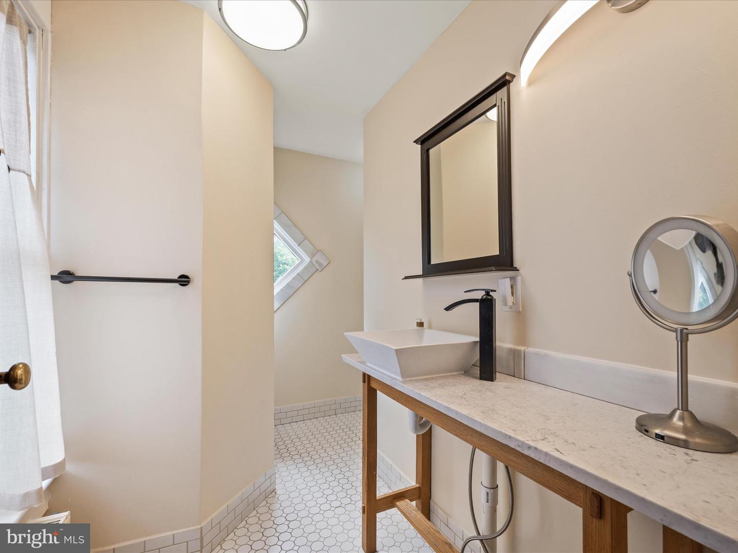 325 S CHURCH ST, BERRYVILLE, Virginia 22611, 5 Bedrooms Bedrooms, ,3 BathroomsBathrooms,Residential,For sale,325 S CHURCH ST,VACL2005984 MLS # VACL2005984