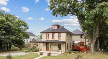 325 S CHURCH ST, BERRYVILLE, Virginia 22611, 5 Bedrooms Bedrooms, ,3 BathroomsBathrooms,Residential,For sale,325 S CHURCH ST,VACL2005984 MLS # VACL2005984