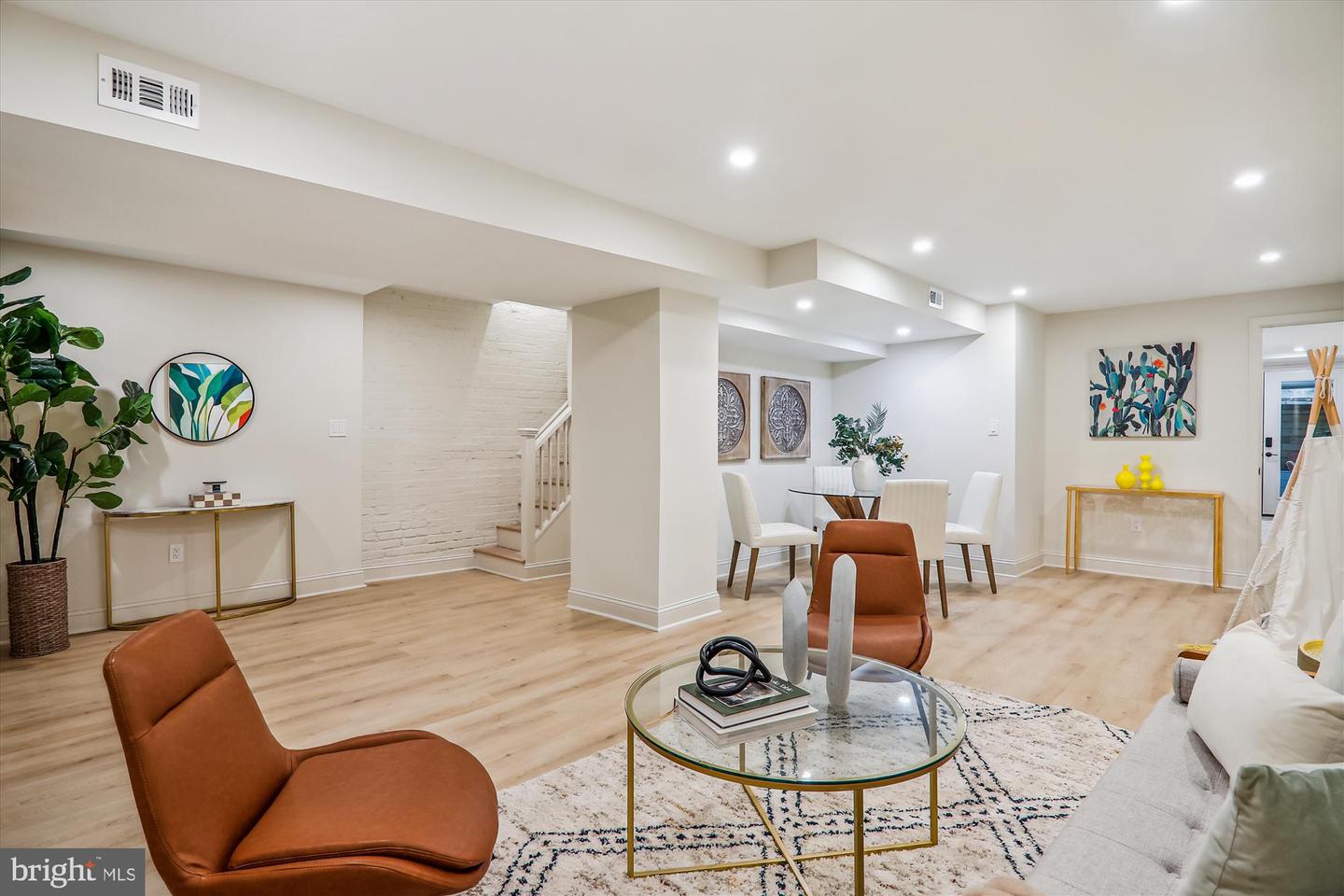 1918 BELMONT RD NW, WASHINGTON, District Of Columbia 20009, 4 Bedrooms Bedrooms, ,3 BathroomsBathrooms,Residential,For sale,1918 BELMONT RD NW,DCDC2216482 MLS # DCDC2216482