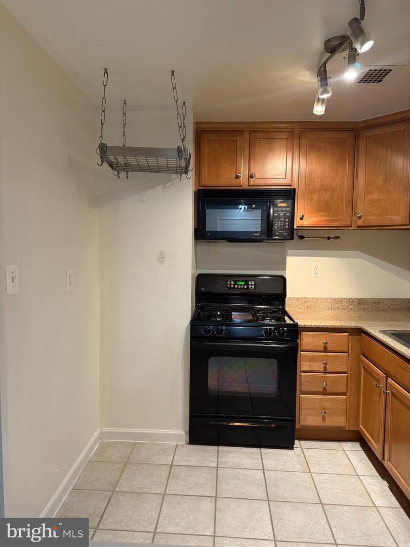 10570 MAIN ST #220, FAIRFAX, Virginia 22030, 2 Bedrooms Bedrooms, ,1 BathroomBathrooms,Residential,For sale,10570 MAIN ST #220,VAFC2006870 MLS # VAFC2006870