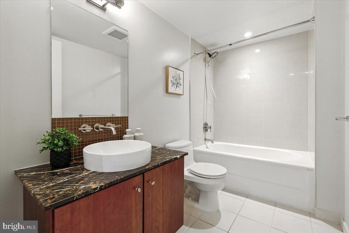 1025 1ST ST SE #612, WASHINGTON, District Of Columbia 20003, 2 Bedrooms Bedrooms, 4 Rooms Rooms,2 BathroomsBathrooms,Residential,For sale,1025 1ST ST SE #612,DCDC2217088 MLS # DCDC2217088