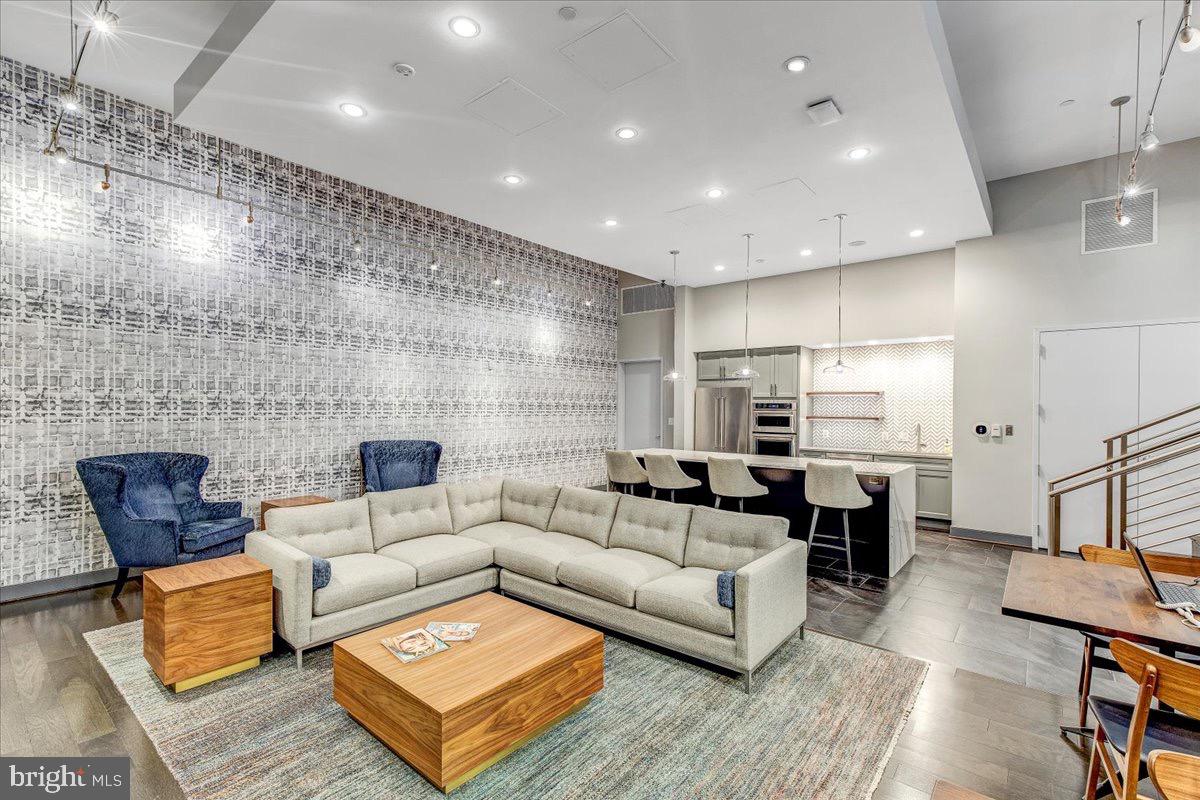 1025 1ST ST SE #612, WASHINGTON, District Of Columbia 20003, 2 Bedrooms Bedrooms, 4 Rooms Rooms,2 BathroomsBathrooms,Residential,For sale,1025 1ST ST SE #612,DCDC2217088 MLS # DCDC2217088