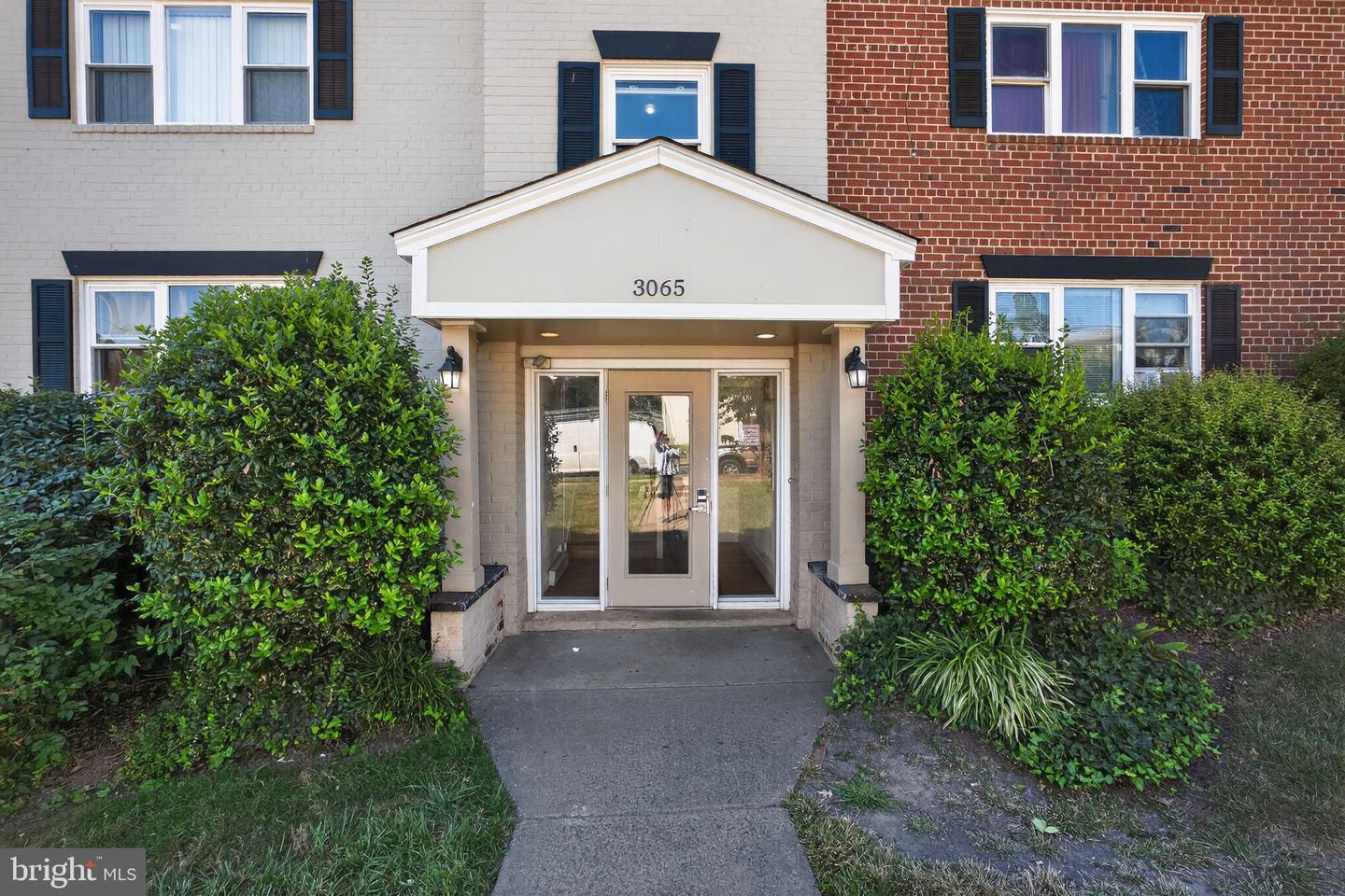 3065 PATRICK HENRY DR #102, FALLS CHURCH, Virginia 22044, 1 Bedroom Bedrooms, ,1 BathroomBathrooms,Residential,For sale,3065 PATRICK HENRY DR #102,VAFX2264512 MLS # VAFX2264512