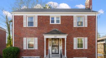 2211 32ND PL SE, WASHINGTON, District Of Columbia 20020, 3 Bedrooms Bedrooms, ,2 BathroomsBathrooms,Residential,For sale,2211 32ND PL SE,DCDC2192116 MLS # DCDC2192116