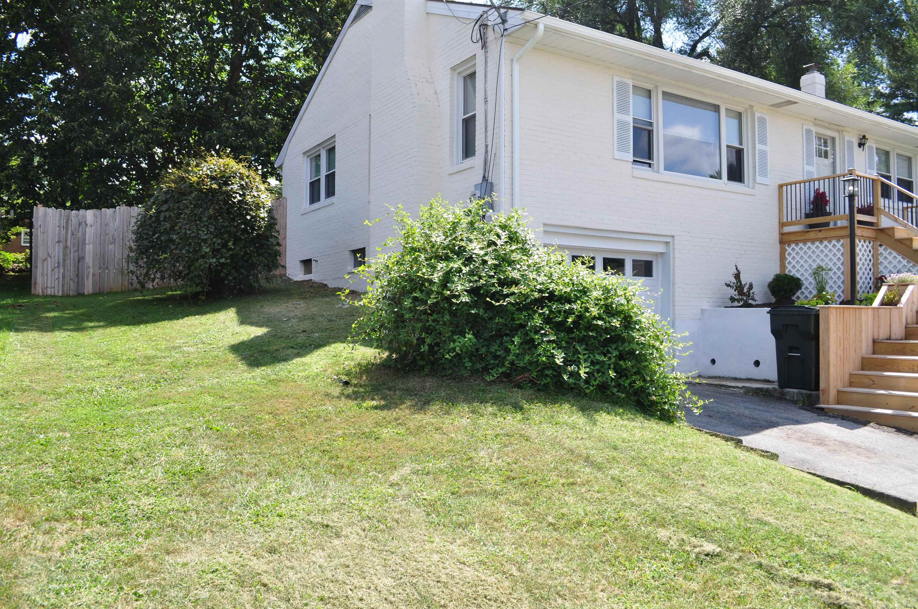 204 BURNLEY DR, STAUNTON, Virginia 24401, 3 Bedrooms Bedrooms, ,2 BathroomsBathrooms,Residential,204 BURNLEY DR,667007 MLS # 667007