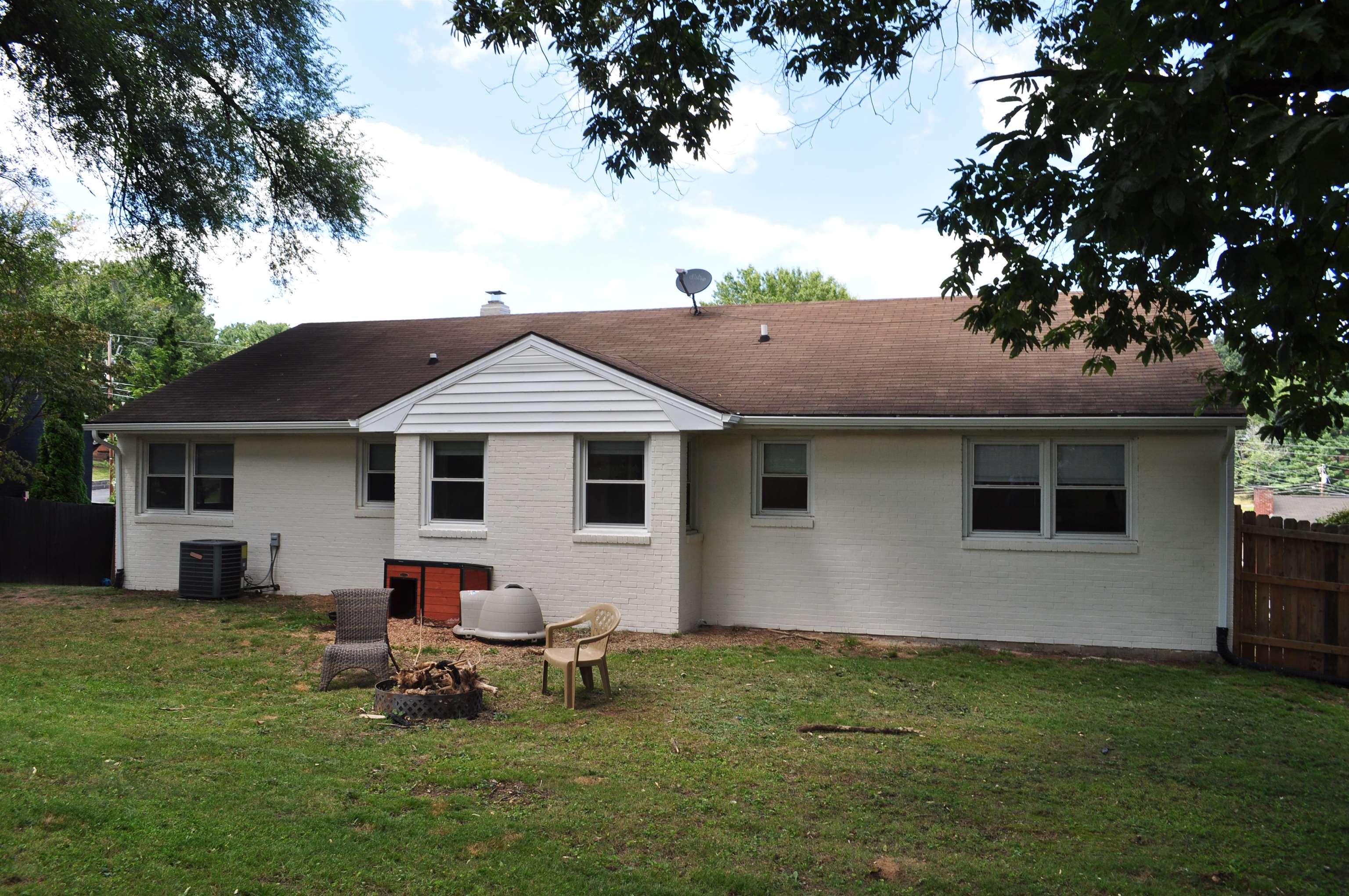204 BURNLEY DR, STAUNTON, Virginia 24401, 3 Bedrooms Bedrooms, ,2 BathroomsBathrooms,Residential,204 BURNLEY DR,667007 MLS # 667007