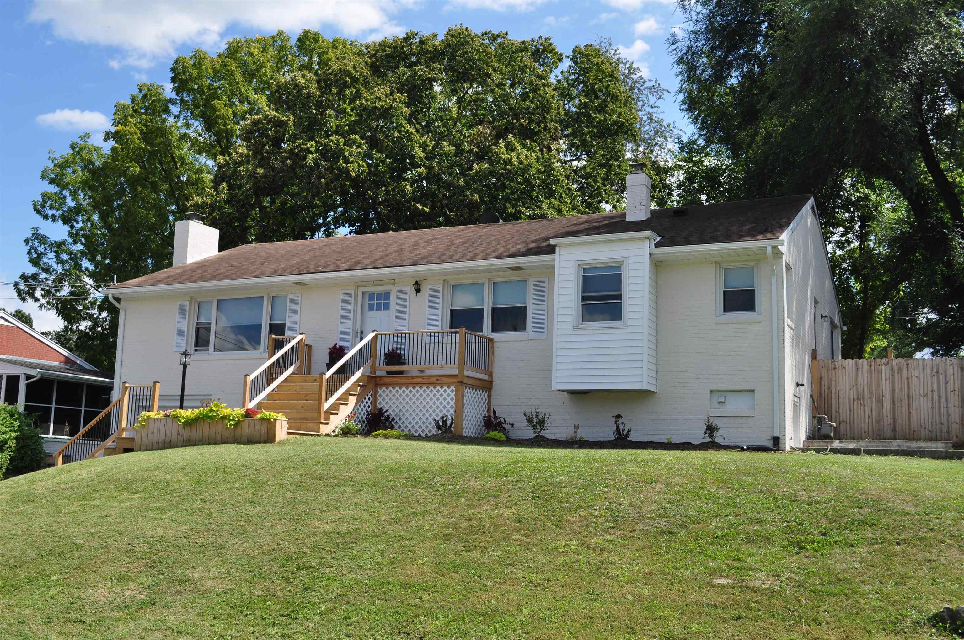 204 BURNLEY DR, STAUNTON, Virginia 24401, 3 Bedrooms Bedrooms, ,2 BathroomsBathrooms,Residential,204 BURNLEY DR,667007 MLS # 667007