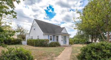 6115 BANGOR DR, ALEXANDRIA, Virginia 22303, 4 Bedrooms Bedrooms, 10 Rooms Rooms,2 BathroomsBathrooms,Residential,For sale,6115 BANGOR DR,VAFX2259846 MLS # VAFX2259846