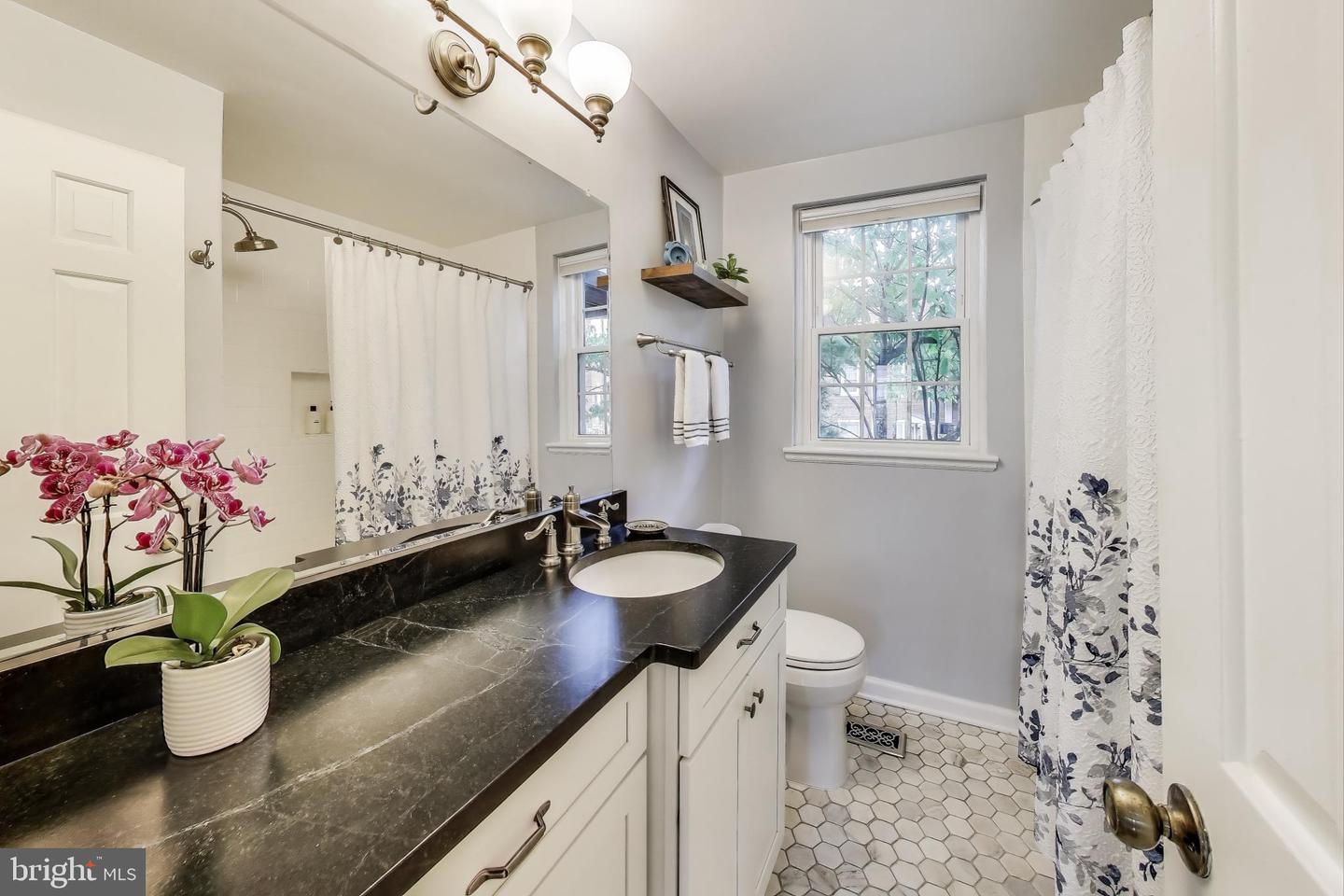 4711 30TH ST S #A1, ARLINGTON, Virginia 22206, 3 Bedrooms Bedrooms, ,2 BathroomsBathrooms,Residential,For sale,4711 30TH ST S #A1,VAAR2062884 MLS # VAAR2062884