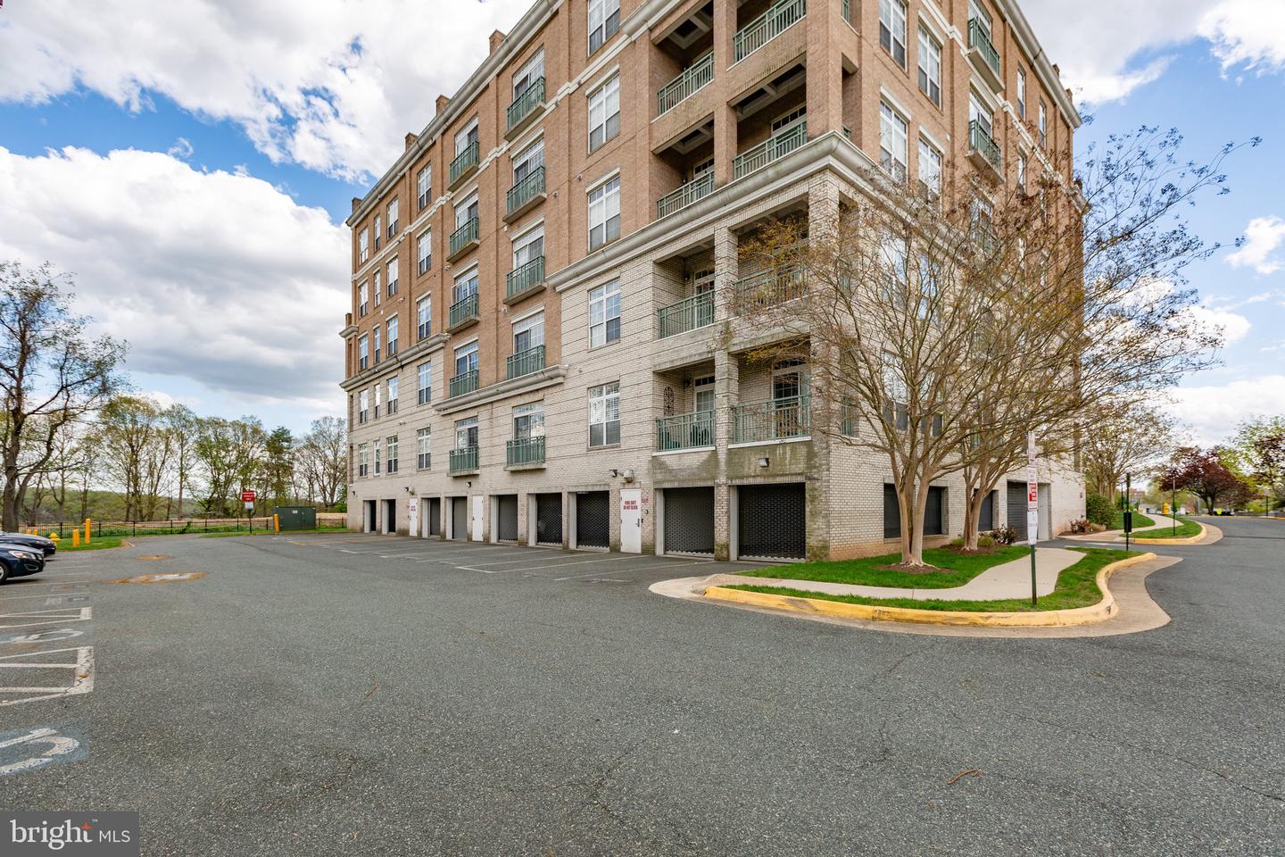 830 BELMONT BAY DR #206, WOODBRIDGE, Virginia 22191, 2 Bedrooms Bedrooms, ,2 BathroomsBathrooms,Residential,For sale,830 BELMONT BAY DR #206,VAPW2103126 MLS # VAPW2103126