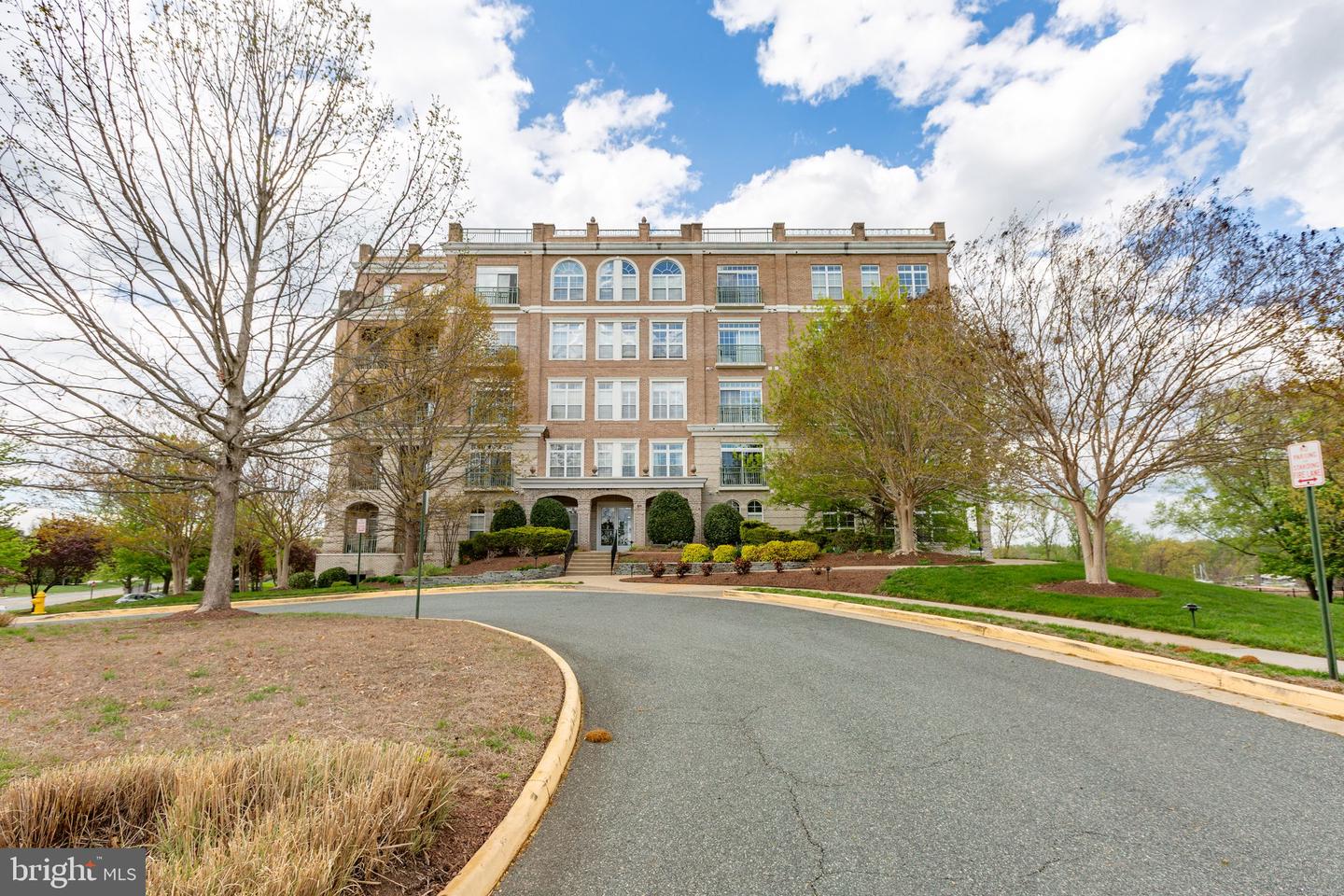 830 BELMONT BAY DR #206, WOODBRIDGE, Virginia 22191, 2 Bedrooms Bedrooms, ,2 BathroomsBathrooms,Residential,For sale,830 BELMONT BAY DR #206,VAPW2103126 MLS # VAPW2103126
