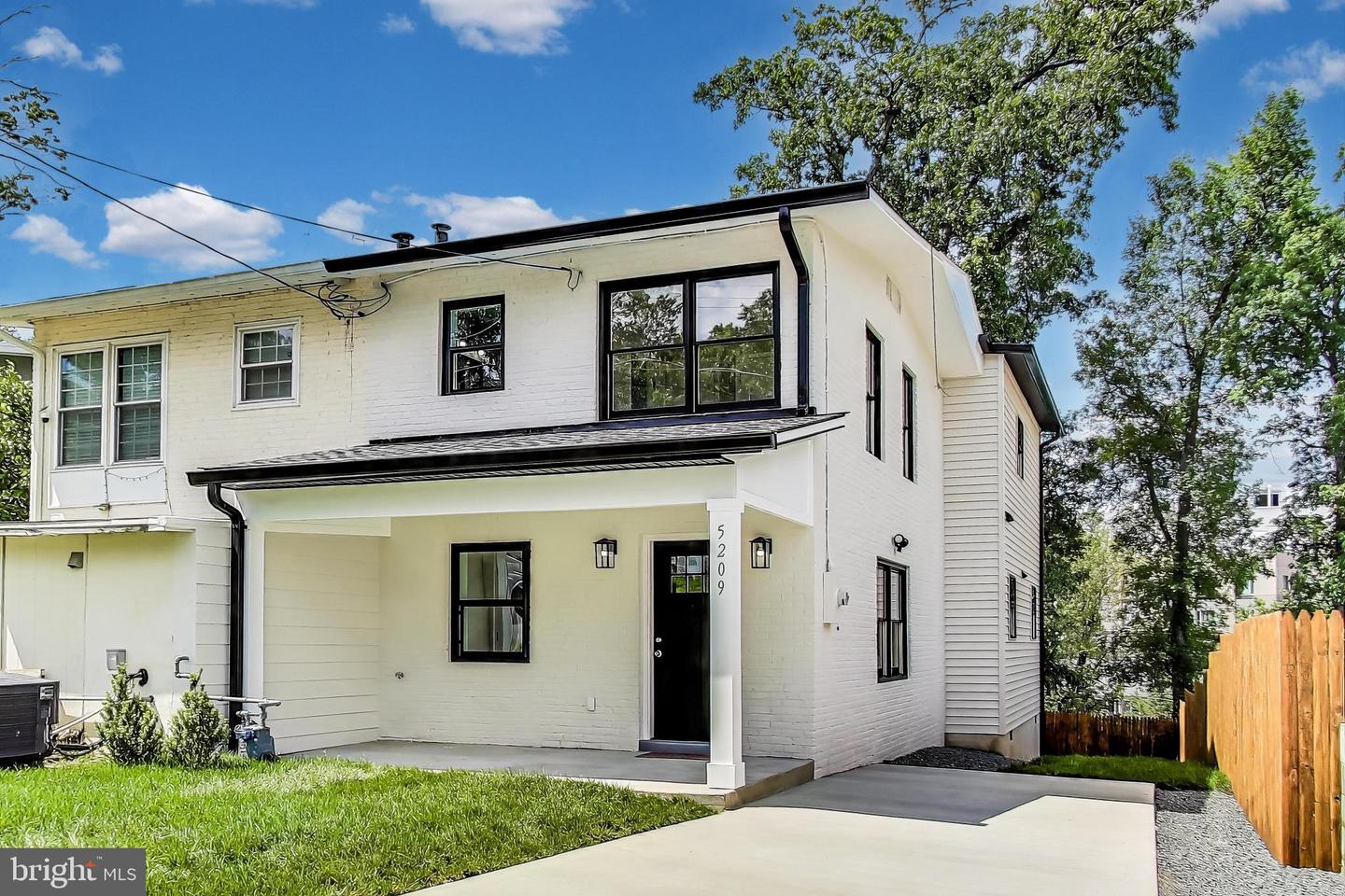 5209 10TH PL S, ARLINGTON, Virginia 22204, 3 Bedrooms Bedrooms, ,2 BathroomsBathrooms,Residential,For sale,5209 10TH PL S,VAAR2063052 MLS # VAAR2063052
