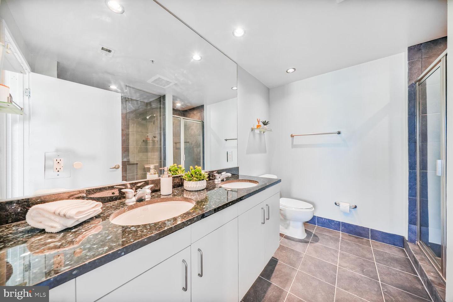 3409 WILSON BLVD #211, ARLINGTON, Virginia 22201, 2 Bedrooms Bedrooms, ,2 BathroomsBathrooms,Residential,For sale,3409 WILSON BLVD #211,VAAR2053082 MLS # VAAR2053082
