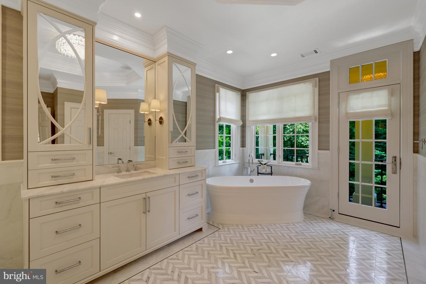 870 ALVERMAR RIDGE DR, MCLEAN, Virginia 22102, 7 Bedrooms Bedrooms, ,7 BathroomsBathrooms,Residential,For sale,870 ALVERMAR RIDGE DR,VAFX2248972 MLS # VAFX2248972