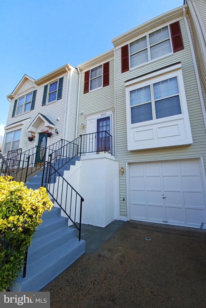 8503 CHARNWOOD CT, MANASSAS, Virginia 20111, 3 Bedrooms Bedrooms, 5 Rooms Rooms,2 BathroomsBathrooms,Residential,For sale,8503 CHARNWOOD CT,VAPW2098680 MLS # VAPW2098680