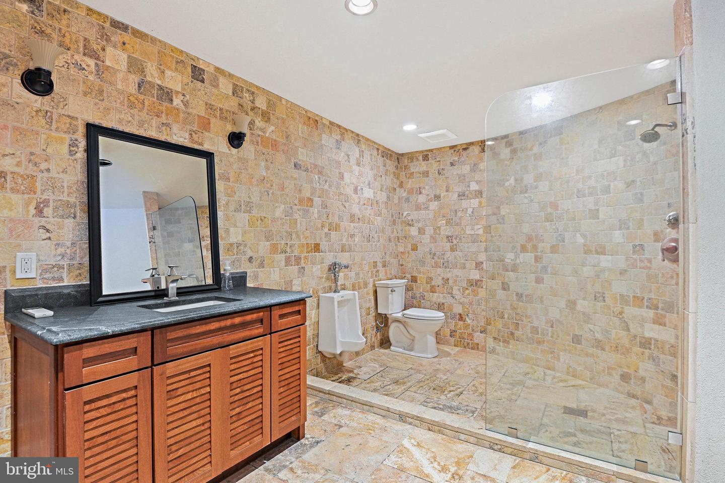 11100 KINGS CAVALIER CT, OAKTON, Virginia 22124, 6 Bedrooms Bedrooms, ,9 BathroomsBathrooms,Residential,For sale,11100 KINGS CAVALIER CT,VAFX2254638 MLS # VAFX2254638