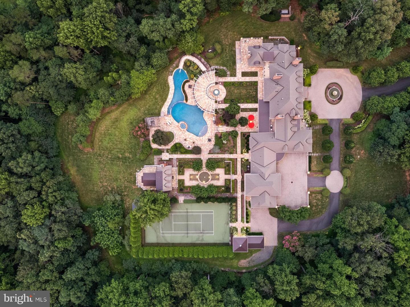11100 KINGS CAVALIER CT, OAKTON, Virginia 22124, 6 Bedrooms Bedrooms, ,9 BathroomsBathrooms,Residential,For sale,11100 KINGS CAVALIER CT,VAFX2254638 MLS # VAFX2254638