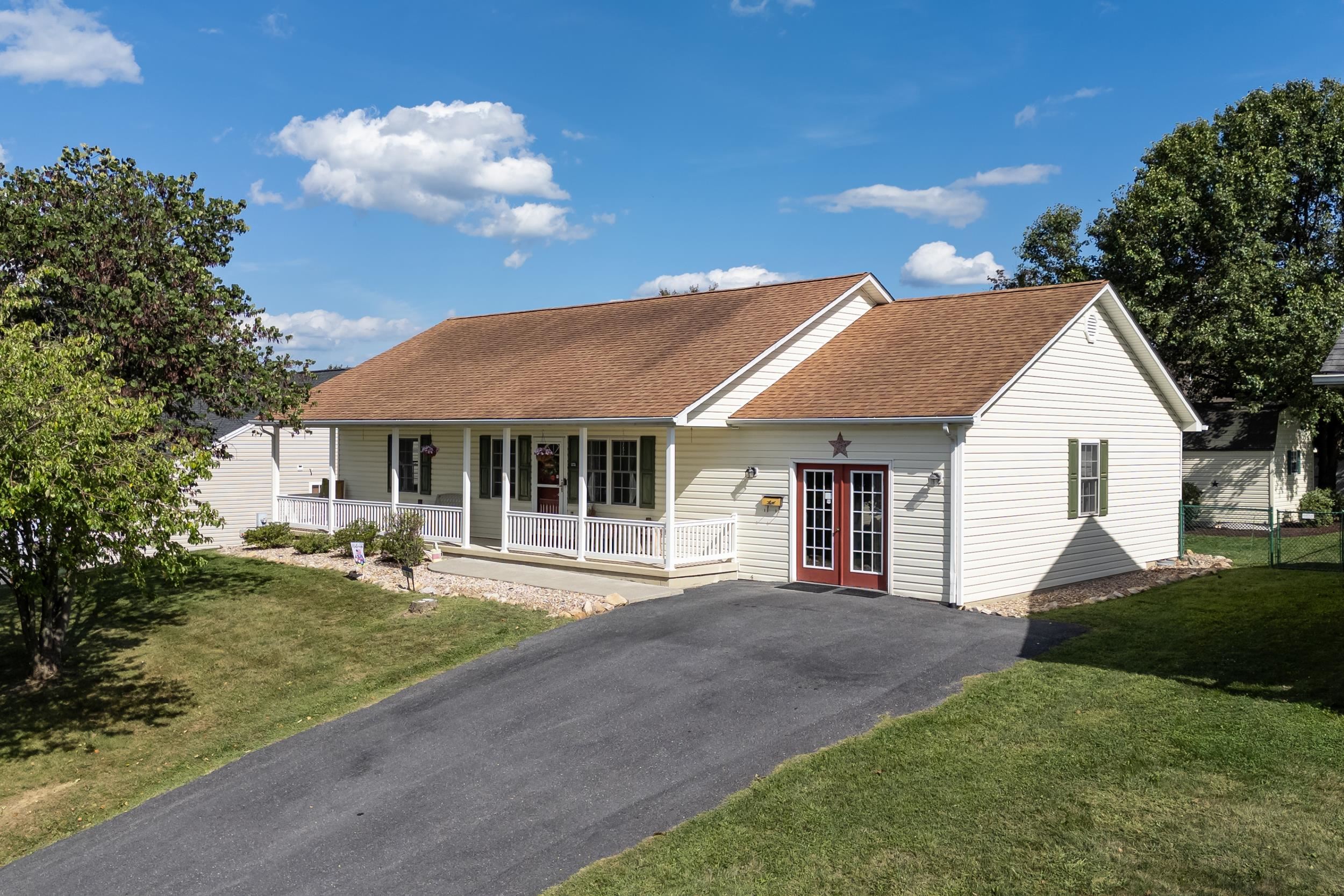 18 S FOXHALL LN, WEYERS CAVE, Virginia 24486, 4 Bedrooms Bedrooms, ,2 BathroomsBathrooms,Residential,18 S FOXHALL LN,668549 MLS # 668549