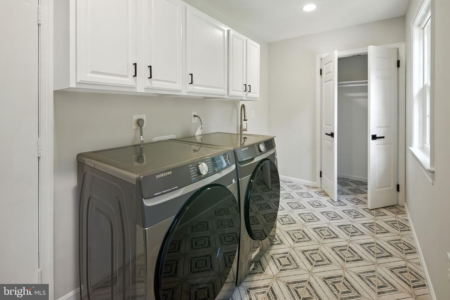 9509 LIBERTY TREE LN, VIENNA, Virginia 22182, 5 Bedrooms Bedrooms, ,3 BathroomsBathrooms,Residential,For sale,9509 LIBERTY TREE LN,VAFX2257146 MLS # VAFX2257146