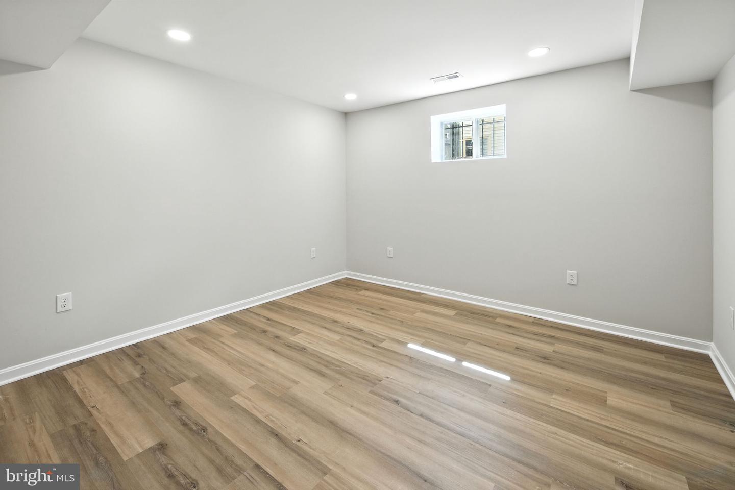 9509 LIBERTY TREE LN, VIENNA, Virginia 22182, 5 Bedrooms Bedrooms, ,3 BathroomsBathrooms,Residential,For sale,9509 LIBERTY TREE LN,VAFX2257146 MLS # VAFX2257146