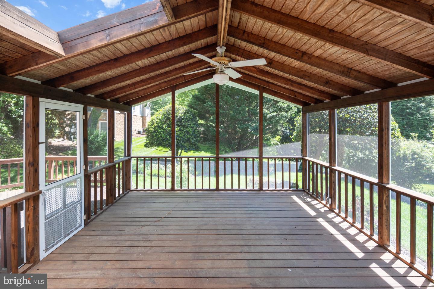 9509 LIBERTY TREE LN, VIENNA, Virginia 22182, 5 Bedrooms Bedrooms, ,3 BathroomsBathrooms,Residential,For sale,9509 LIBERTY TREE LN,VAFX2257146 MLS # VAFX2257146