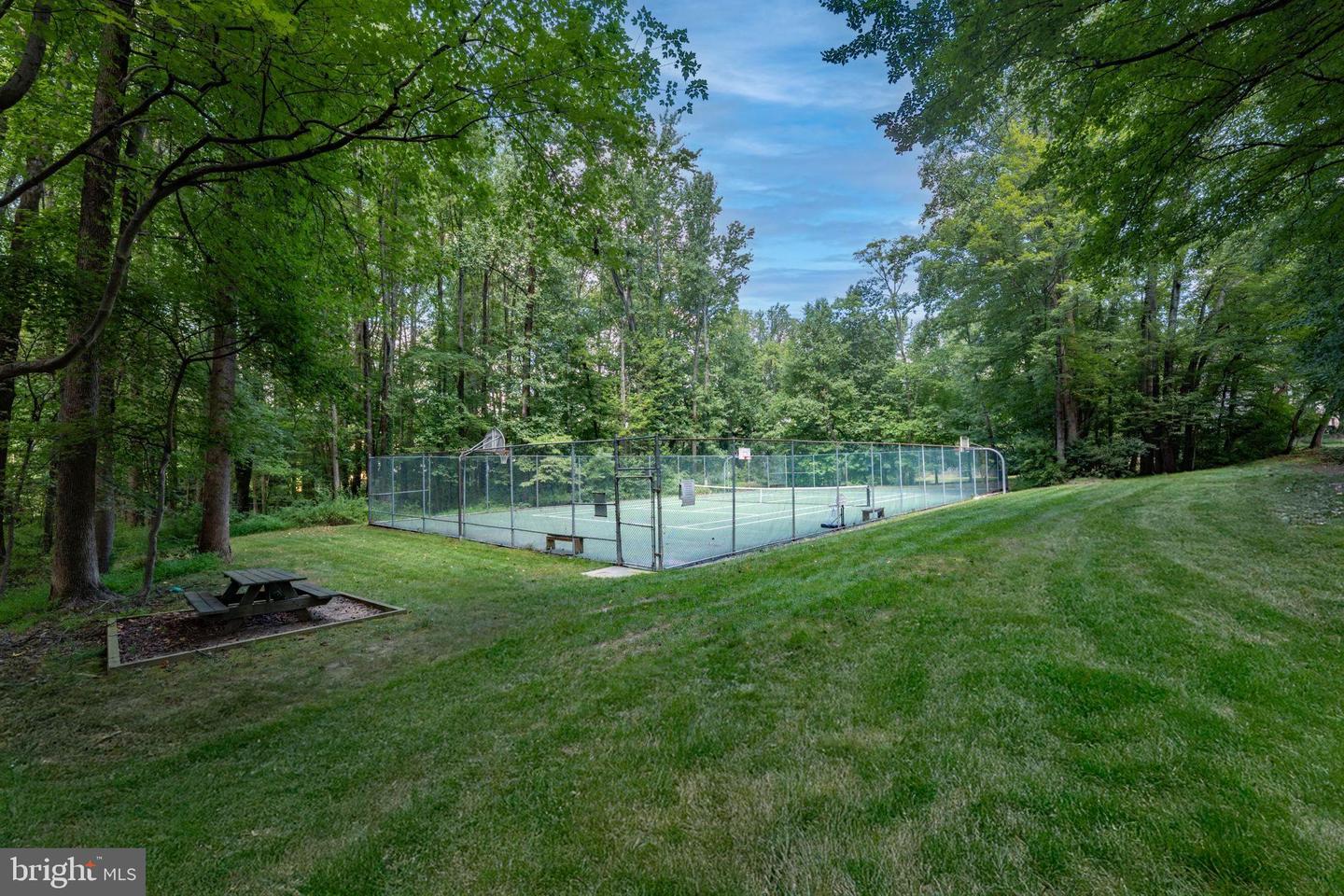 9509 LIBERTY TREE LN, VIENNA, Virginia 22182, 5 Bedrooms Bedrooms, ,3 BathroomsBathrooms,Residential,For sale,9509 LIBERTY TREE LN,VAFX2257146 MLS # VAFX2257146