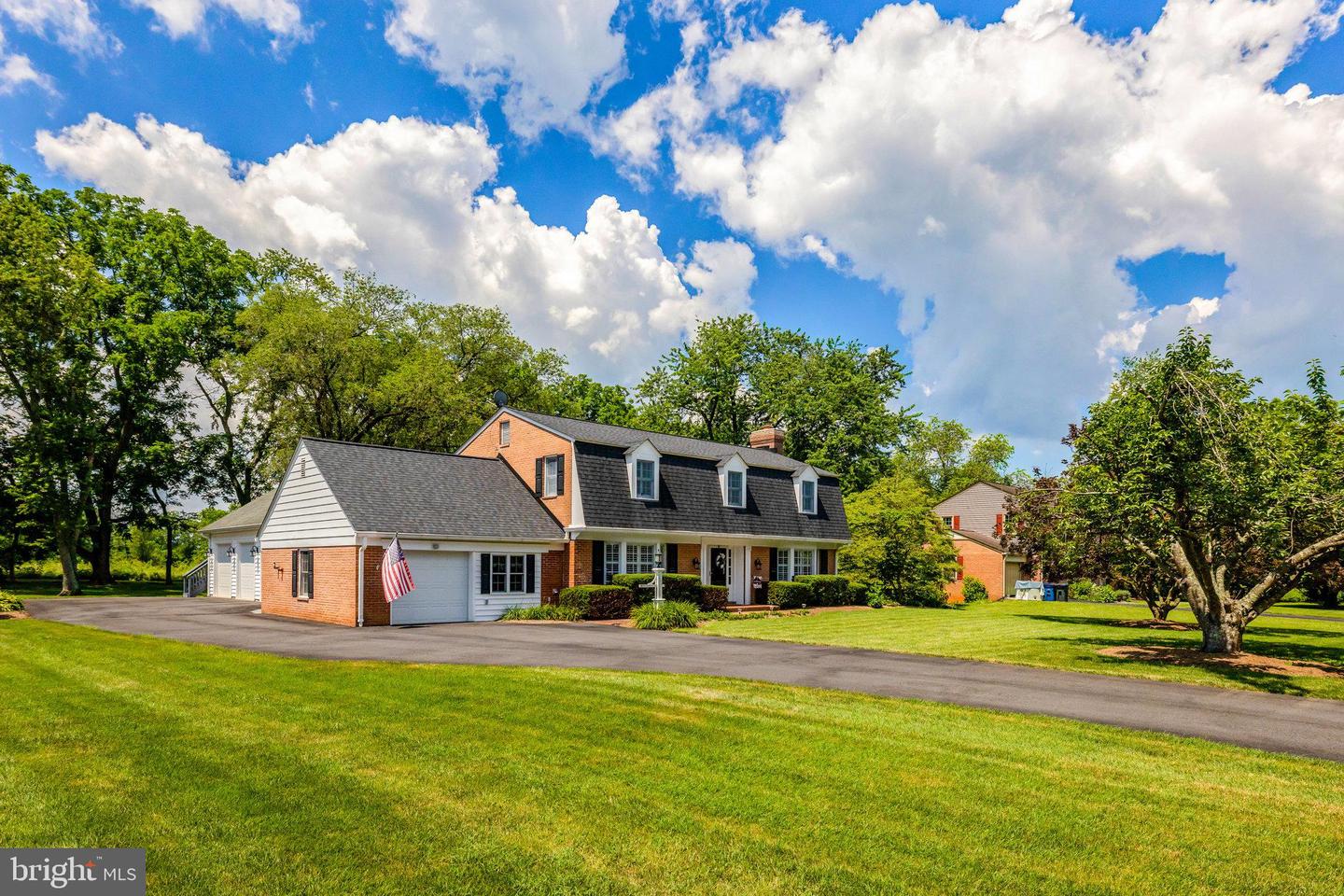 1000 W COUNTRY CLUB DR W, PURCELLVILLE, Virginia 20132, 3 Bedrooms Bedrooms, ,2 BathroomsBathrooms,Residential,For sale,1000 W COUNTRY CLUB DR W,VALO2104118 MLS # VALO2104118