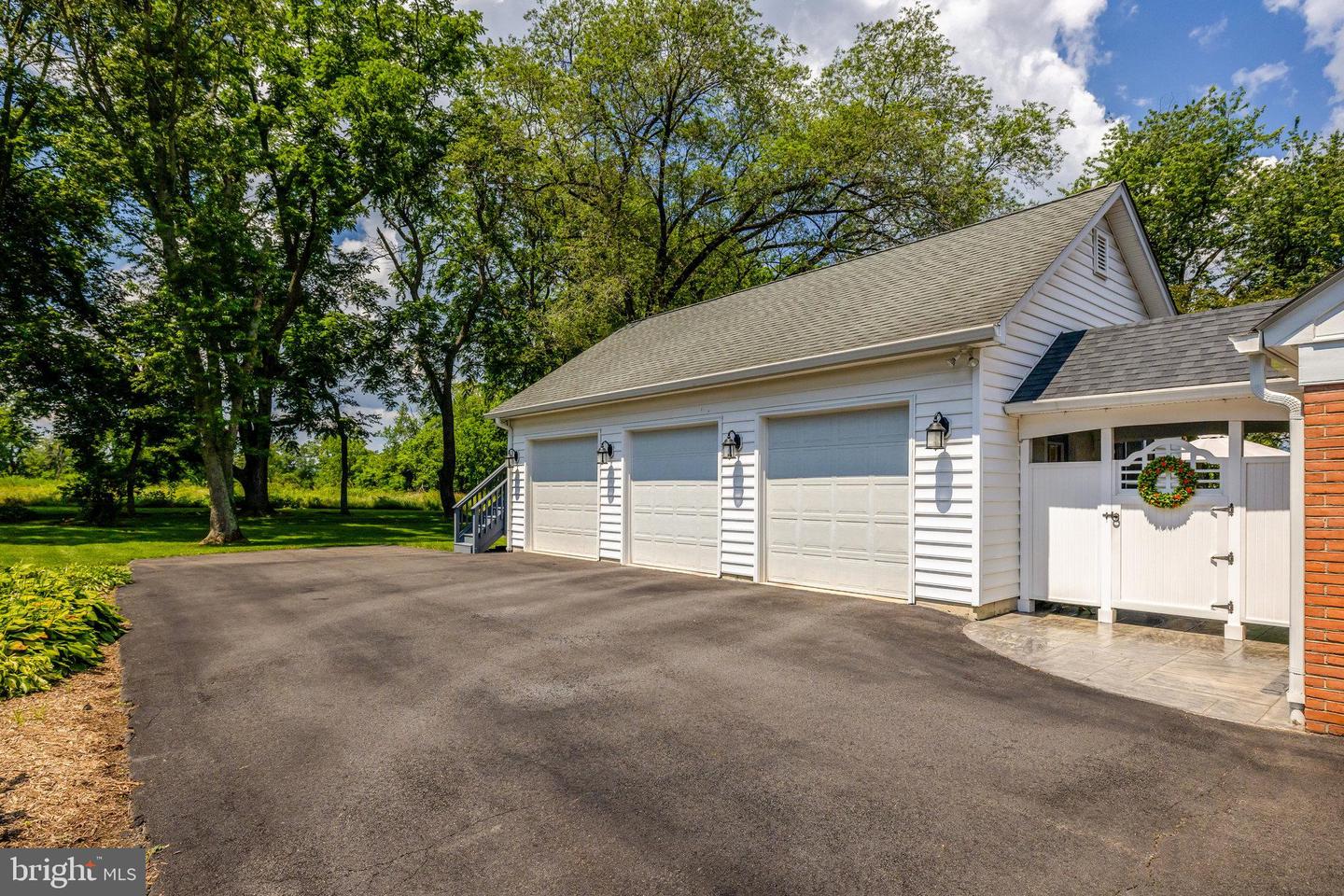 1000 W COUNTRY CLUB DR W, PURCELLVILLE, Virginia 20132, 3 Bedrooms Bedrooms, ,2 BathroomsBathrooms,Residential,For sale,1000 W COUNTRY CLUB DR W,VALO2104118 MLS # VALO2104118