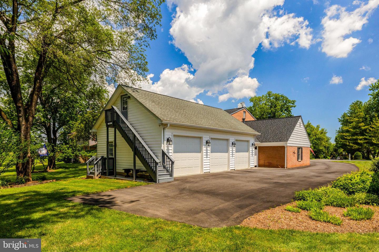 1000 W COUNTRY CLUB DR W, PURCELLVILLE, Virginia 20132, 3 Bedrooms Bedrooms, ,2 BathroomsBathrooms,Residential,For sale,1000 W COUNTRY CLUB DR W,VALO2104118 MLS # VALO2104118