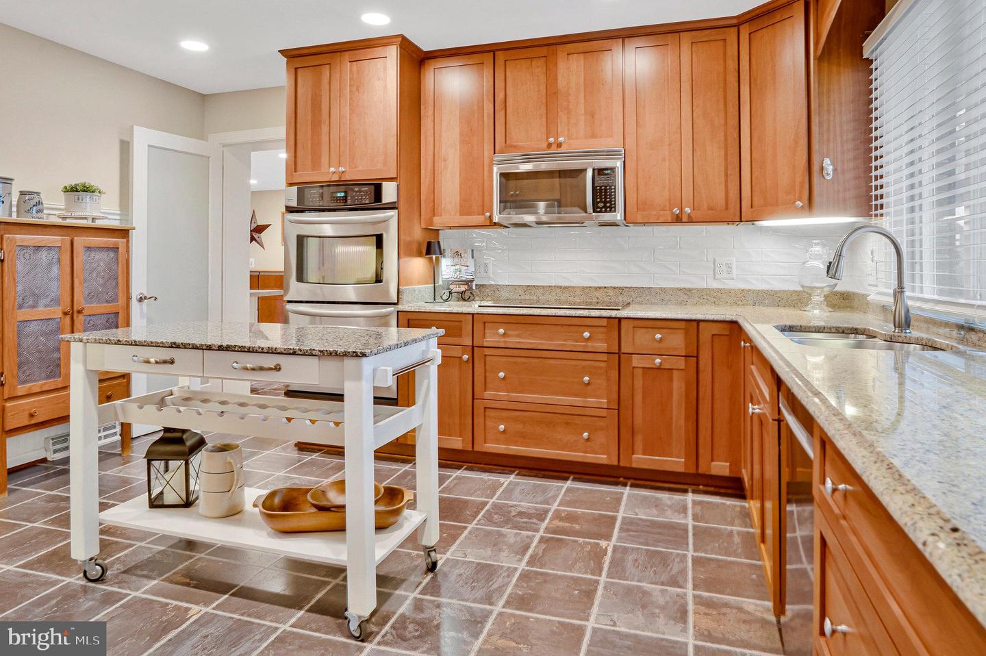 1000 W COUNTRY CLUB DR W, PURCELLVILLE, Virginia 20132, 3 Bedrooms Bedrooms, ,2 BathroomsBathrooms,Residential,For sale,1000 W COUNTRY CLUB DR W,VALO2104118 MLS # VALO2104118