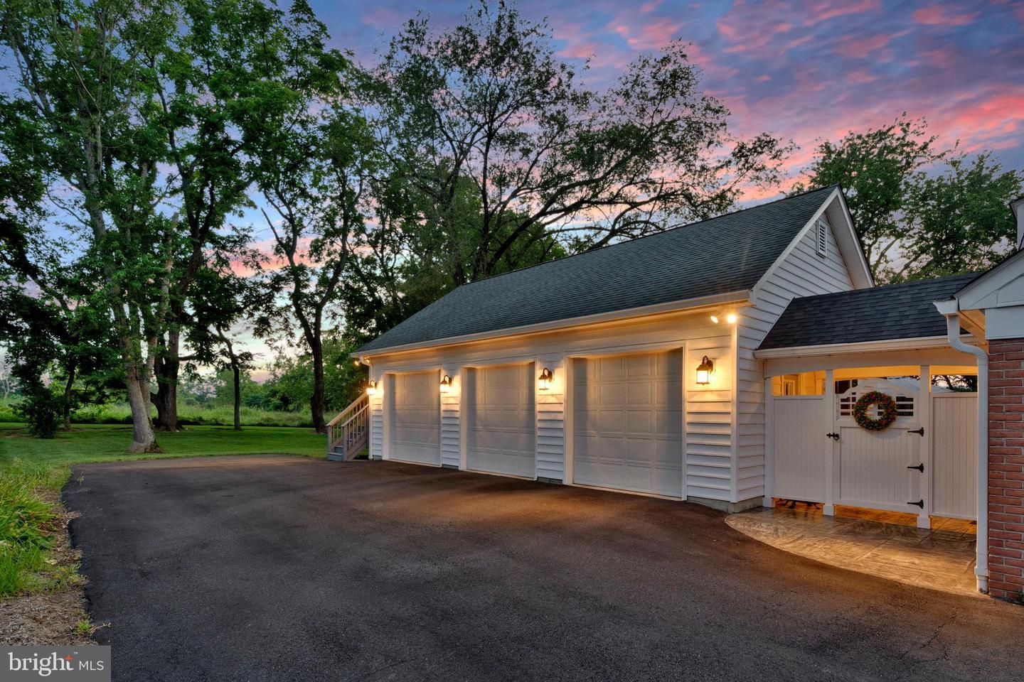 1000 W COUNTRY CLUB DR W, PURCELLVILLE, Virginia 20132, 3 Bedrooms Bedrooms, ,2 BathroomsBathrooms,Residential,For sale,1000 W COUNTRY CLUB DR W,VALO2104118 MLS # VALO2104118
