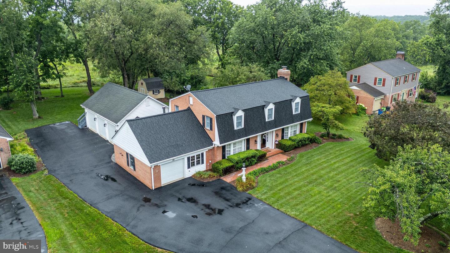 1000 W COUNTRY CLUB DR W, PURCELLVILLE, Virginia 20132, 3 Bedrooms Bedrooms, ,2 BathroomsBathrooms,Residential,For sale,1000 W COUNTRY CLUB DR W,VALO2104118 MLS # VALO2104118