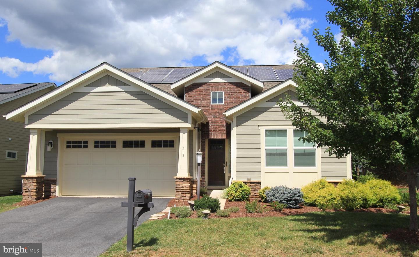 213 GREBE DR, LAKE FREDERICK, Virginia 22630, 3 Bedrooms Bedrooms, 10 Rooms Rooms,3 BathroomsBathrooms,Residential,For sale,213 GREBE DR,VAFV2036040 MLS # VAFV2036040