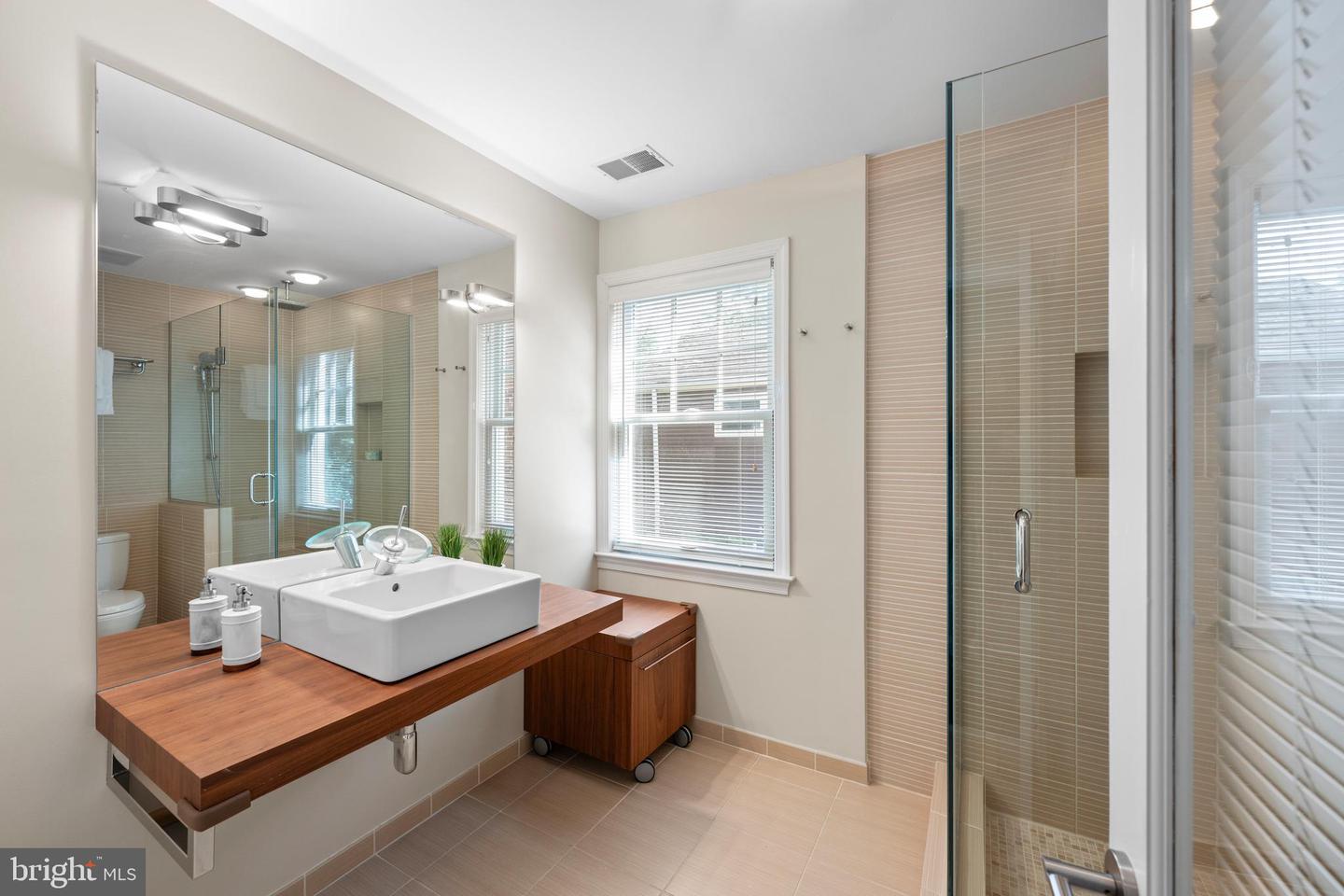 3915 47TH ST NW, WASHINGTON, District Of Columbia 20016, 3 Bedrooms Bedrooms, ,3 BathroomsBathrooms,Residential,For sale,3915 47TH ST NW,DCDC2215428 MLS # DCDC2215428