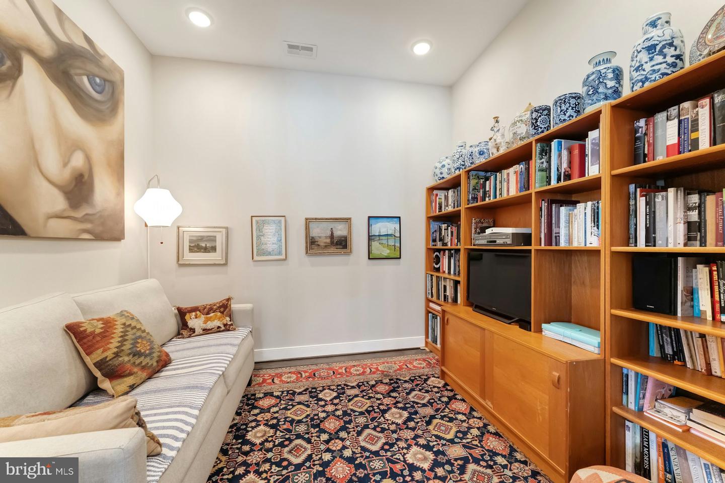 5 STATIONMASTER ST SE #202, LEESBURG, Virginia 20175, 2 Bedrooms Bedrooms, ,2 BathroomsBathrooms,Residential,For sale,5 STATIONMASTER ST SE #202,VALO2104774 MLS # VALO2104774