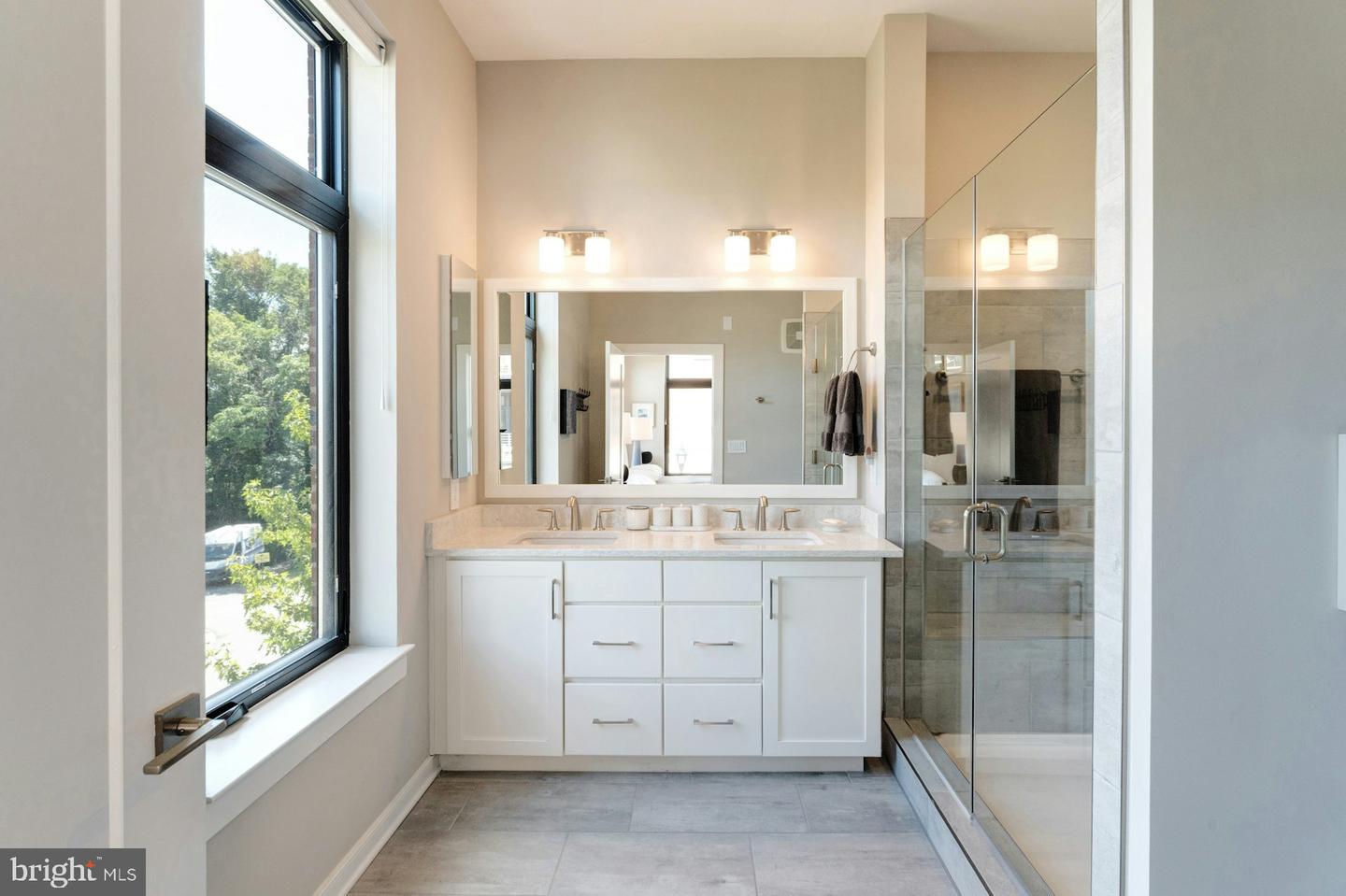 5 STATIONMASTER ST SE #202, LEESBURG, Virginia 20175, 2 Bedrooms Bedrooms, ,2 BathroomsBathrooms,Residential,For sale,5 STATIONMASTER ST SE #202,VALO2104774 MLS # VALO2104774