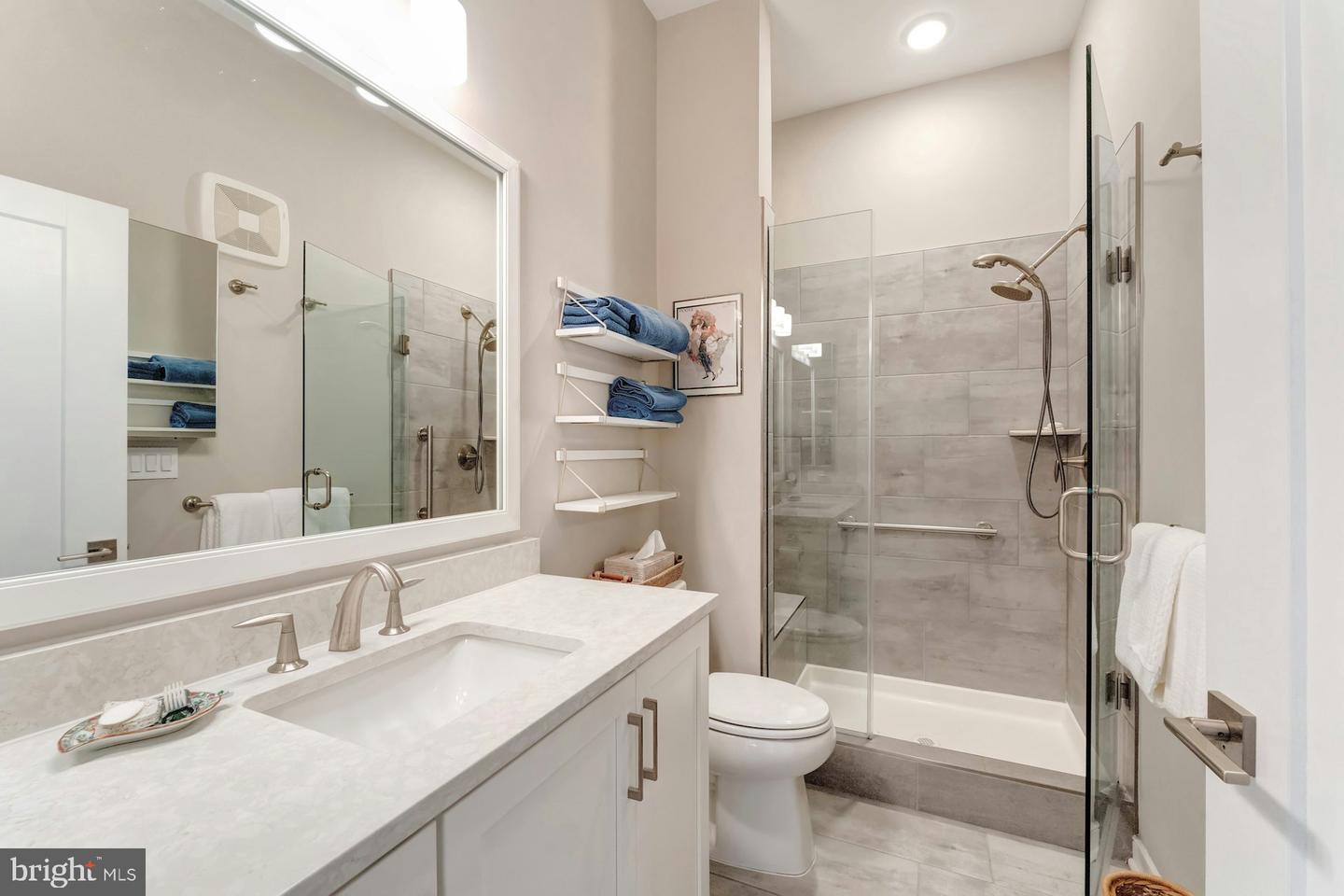 5 STATIONMASTER ST SE #202, LEESBURG, Virginia 20175, 2 Bedrooms Bedrooms, ,2 BathroomsBathrooms,Residential,For sale,5 STATIONMASTER ST SE #202,VALO2104774 MLS # VALO2104774