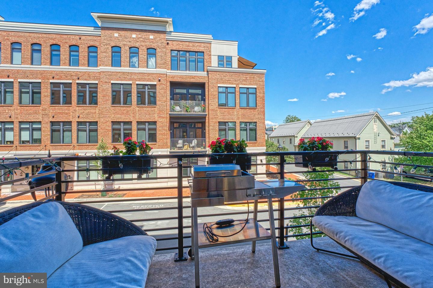 5 STATIONMASTER ST SE #202, LEESBURG, Virginia 20175, 2 Bedrooms Bedrooms, ,2 BathroomsBathrooms,Residential,For sale,5 STATIONMASTER ST SE #202,VALO2104774 MLS # VALO2104774