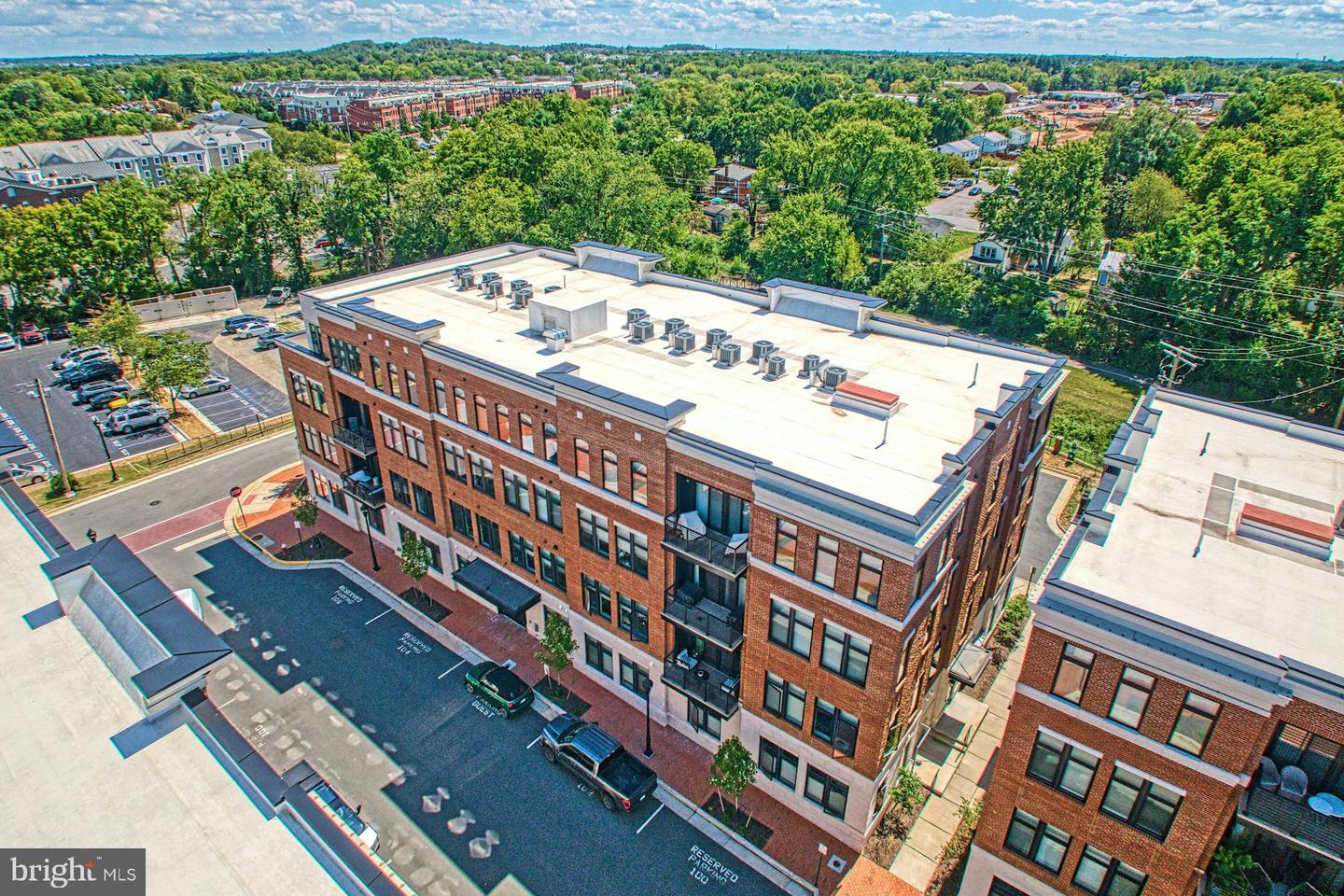 5 STATIONMASTER ST SE #202, LEESBURG, Virginia 20175, 2 Bedrooms Bedrooms, ,2 BathroomsBathrooms,Residential,For sale,5 STATIONMASTER ST SE #202,VALO2104774 MLS # VALO2104774