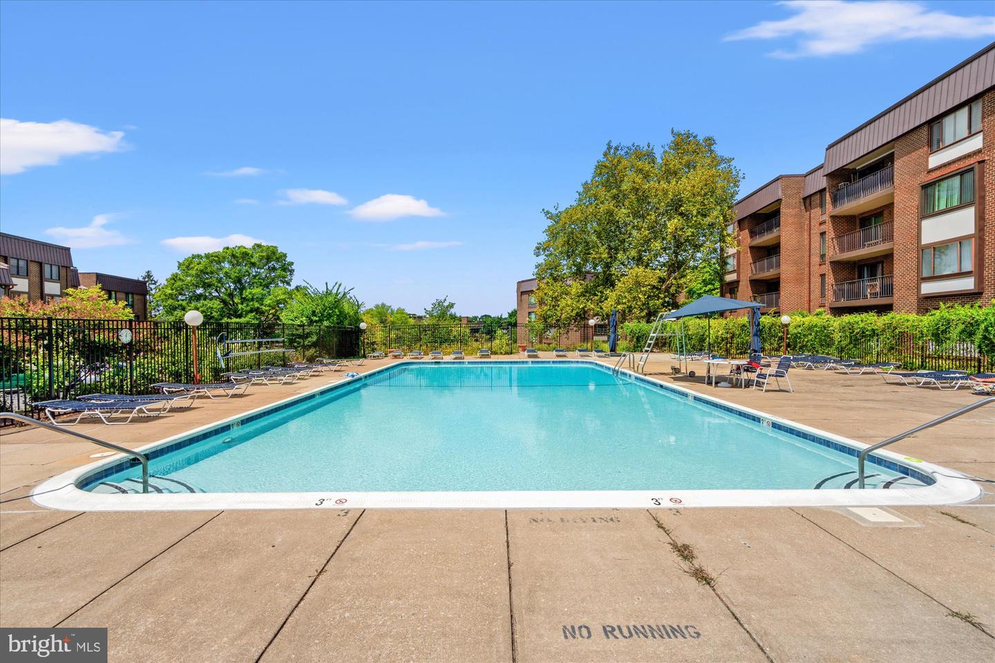 132 ROBERTS LN #303, ALEXANDRIA, Virginia 22314, 1 Bedroom Bedrooms, ,1 BathroomBathrooms,Residential,For sale,132 ROBERTS LN #303,VAAX2049120 MLS # VAAX2049120